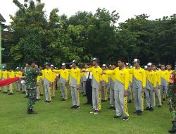 Babinsa Koramil 0810/06 Aktif Ke Sekolah Memberikan Materi Peraturan Baris Berbaris