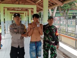 Babinsa Koramil 0810/15 Rejoso Dampingi Petugas Kesehatan dan Dinas Sosial Evakuasi ODGJ