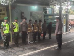 Babinsa Koramil 0810/05 Sawahan melaksanakan kegiatan pengamanan Perayaan Natal di wisata air terjun Sedudo di wilayah kecamatan Sawahan.