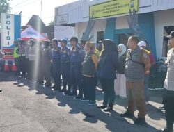 Ciptakan Kondisi Aman Anggota Koramil 0810/09 Ngronggot Laksanakan Pengamanan Nataru 2025