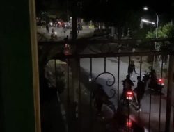 Viral! Tawuran Antarkelompok Perguruan di Nganjuk Terekam Handphone Warga