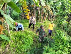 Peduli Lingkungan, Babinsa Koramil/19 Jatikalen Ajak Warga dan Perangkat Kerja Bhakti Bersama