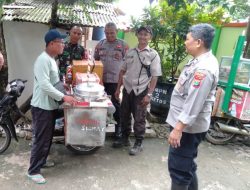 Maraknya Keracunan Makanan Babinsa Koramil 0810/18 Ngetos Sosialisasikan Makanan Higienis Pedagang Kaki Lima