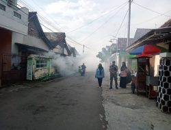 Musim Hujan Cegah Demam Berdarah Babinsa Koramil 0810/04 Berbek Dampingi Fogging