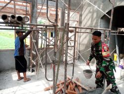 Bersama Masyarakat, Babinsa Bagor Melaksanakan Kerja Bhakti Membangun Mushola.