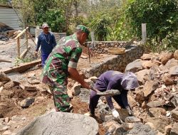 Kedekatan Babinsa Bersama Masyarakat, Dalam Karya Bakti Pembuatan Saluran Irigasi