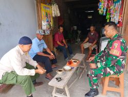 Mantabkan Soliditas Kerja Sama, Babinsa Kendalrejo Koramil 0810/02 Bagor Komsos Dengan Warga Desa