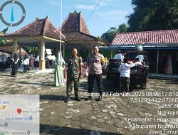 Babinsa Koramil 0810/13 Lengkong Turut Amankan Kegiatan Pawai Ta’aruf Jelang Ramadhan Siswa TPA Ds. Ngringin Kec. Lengkong