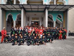 Puluhan Anggota Pagar Nusa Bagorwetan Bagi-Bagi Takjil Ramadhan