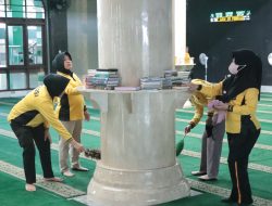 Sambut Ramadan, Polres Nganjuk Bersihkan Masjid di Kota dan Polsek Jajaran