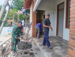 Babinsa Bagor Tumbuhkan Rasa Kebersamaan Dengan Gotong Royong Bersama Warga Binaan.