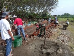 Memupuk Jiwa Gotong Royong Babinsa Koramil 10 Tanjunganom Melaksanakan Giat Kerja Bhakti Di Wilayah Binaan