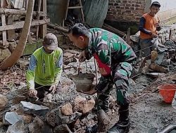 Babinsa Koramil 0810/18 Ngetos Bersama Warga Desa Oro-oro Ombo Kerja Bakti Bangun Saluran Irigasi