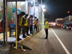 Babinsa Koramil Lengkong Ikut Berikan Layanan Dan Pengamanan Pos Pam Lebaran