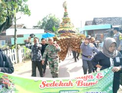 Hadiri Acara Sedekah Bumi Babinsa Koramil 0810/15 Rejoso Mendukung Upaya Pelestarian Budaya Lokal Peninggalan Leluhur