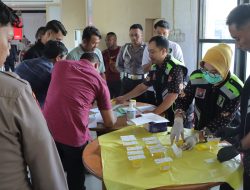 Polres Nganjuk Gelar Tes Urin Mendadak, Puluhan Personel Jalani Pemeriksaan