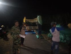 Sukseskan Program Swasembada Pangan Nasional Babinsa Loceret Bantu Peneyrapan Gabah Dari Petani Ke Bulog