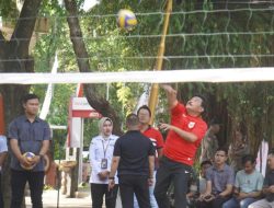 Semangat Kebersamaan di Hari Buruh: Forkopimda Nganjuk Bertanding Voli Persahabatan dengan Aliansi Pekerja