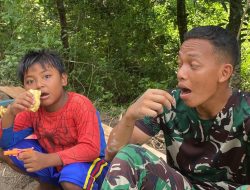 Keceriaan Anak Anak Desa Sumbermiri Bersama Anggota Satgas TMMD Ke 124 Kodim 0810/Nganjuk