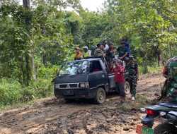 Medan Sulit Ini Kendaraan Primadona Anggota Satgas TMMD Ke 124 Kodim 0810/Nganjuk
