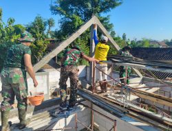 Kerangka Atap Rumah Digarap Satgas TMMD 124 Kodim 0810/Nganjuk