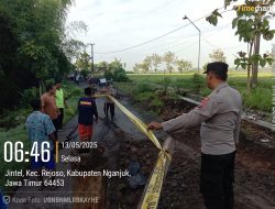 Akses Jalan Penghubung Dua Desa di Rejoso Ambles, Warga Terpaksa Gunakan Jalur Alternatif