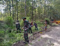 Bati Bakti TNI pimpin pembersihan jalan menuju sasaran TMMD ke-124 TA.2025 di Ds.Sumbermiri kec.lengkong