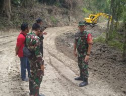 TMMD 124 Dim 0810/Nganjuk || Babinsa Lengkong Lor Laksanakan Pemantauan Langsung Pembangunan Jalan