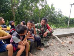 TMMD 124 Kodim Nganjuk || Anak-anak Desa Sumbermiri Senang Dekat dengan TNI