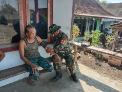 Tim Kesehatan Satgas TMMD Ke 124 Door To Door Berikan Layanan Kesehatan dan Sosialisasi
