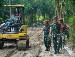 Satgas TMMD 124 Kodim 0810 Nganjuk Kerahkan Alat Berat Membangun Jalan