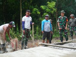 Dandim Nganjuk Tinjau Pengerjaan Rijig Beton Jalan TMMD 124 di Sumbermiri