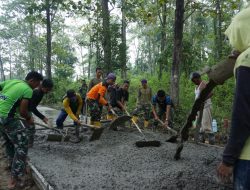 Rampungkan Jalan Cor Beton, Satgas TMMD Kodim Nganjuk Bekerja Tak Kenal Lelah