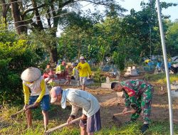 Kegiatan Karya Bakti Pembersihan Makam Bersama Babinsa Desa Kendalrejo