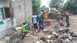 Gotong Royong |  Babinsa Pembuatan Saluran Air Cegah Banjir