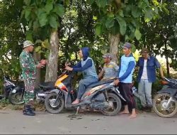 Melalui Komsos, Babinsa Koramil 0810/03 Loceret Berikan Motivasi Kepada Petani Padi