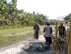 Babinsa Menjadi Motor Kegiatan Gotong Royong Di wilayah Binaannya