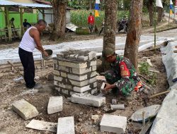 Pembuatan Prasasti TMMD ke-124 Kodim Nganjuk di Desa Sumbermiri, Penanda Rampungnya Program Pembangunan