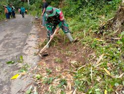 Garda Gotong Royong |  Babinsa Bersama Warga Kuncir Bersihkan jalan Menuju Perkampungan pasca Terjadi Hujan beberapa Hari terakhir 