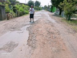 Jalan Wonoasri Tanjunganom Jadi “Kubangan Kebo” Saat Hujan, Warga Berharap Segara Diperbaiki