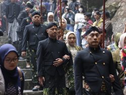 TNI Bersama Rakyat: Dandim 0810/Nganjuk Ikut Lestarikan Tradisi Siraman Sedudo
