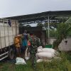 Babinsa 0810/08 Baron Desa Kemaduh Kecamatan Baron Dampingi Petani Pasca Panen Padi.