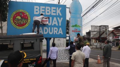 Sebanyak 8 Reklame Tak Berizin Disegel, Pemkot Batu Tegas Tertibkan Potensi Kebocoran PAD