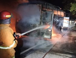 Kronologi Lengkap Bus dan Motor Terbakar Hebat Di Sukomoro, Pemotor Tewas di Tempat