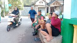 Sertu Triyanto Babinsa Koramil 05/Sawahan melaksanakan Komunikasi Sosial bersama masyarakat desa kebonagung
