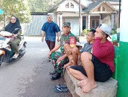 Sertu Triyanto Babinsa Koramil 05/Sawahan melaksanakan Komunikasi Sosial bersama masyarakat desa kebonagung