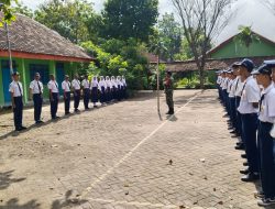 Babinsa Koramil 0810/19 Jatikalen Melaksanakan Kegiatan Pembekalan LDKS Bagi Siswa-Siswi SMP 1 Jatikalen