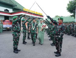Tradisi Pelepasan Pejabat Lama Dandim 0810/Nganjuk Diwarnai Rasa Haru.