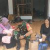 Mewujudkan Keakraban, Babinsa dengan masyarakat di wilayah binaan.