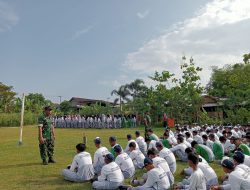 Babinsa Koramil 0810/13 Lengkong Memberikan Materi Mpls Juga Pentingnya Wawasan Kebangsaan Di Smpn 1 Lengkong.